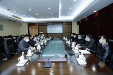 桐鄉(xiāng)市委副書記、市長于會游到巨石指導疫情防控工作
