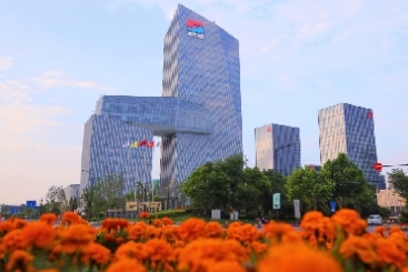 點贊！中國巨石榮登2023年玻璃纖維十大品牌榜單之首